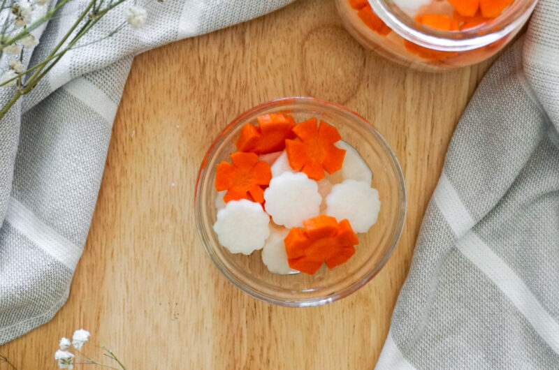 How to make: ĐỒ CHUA (Vietnamese Pickled Carrot and Daikon)