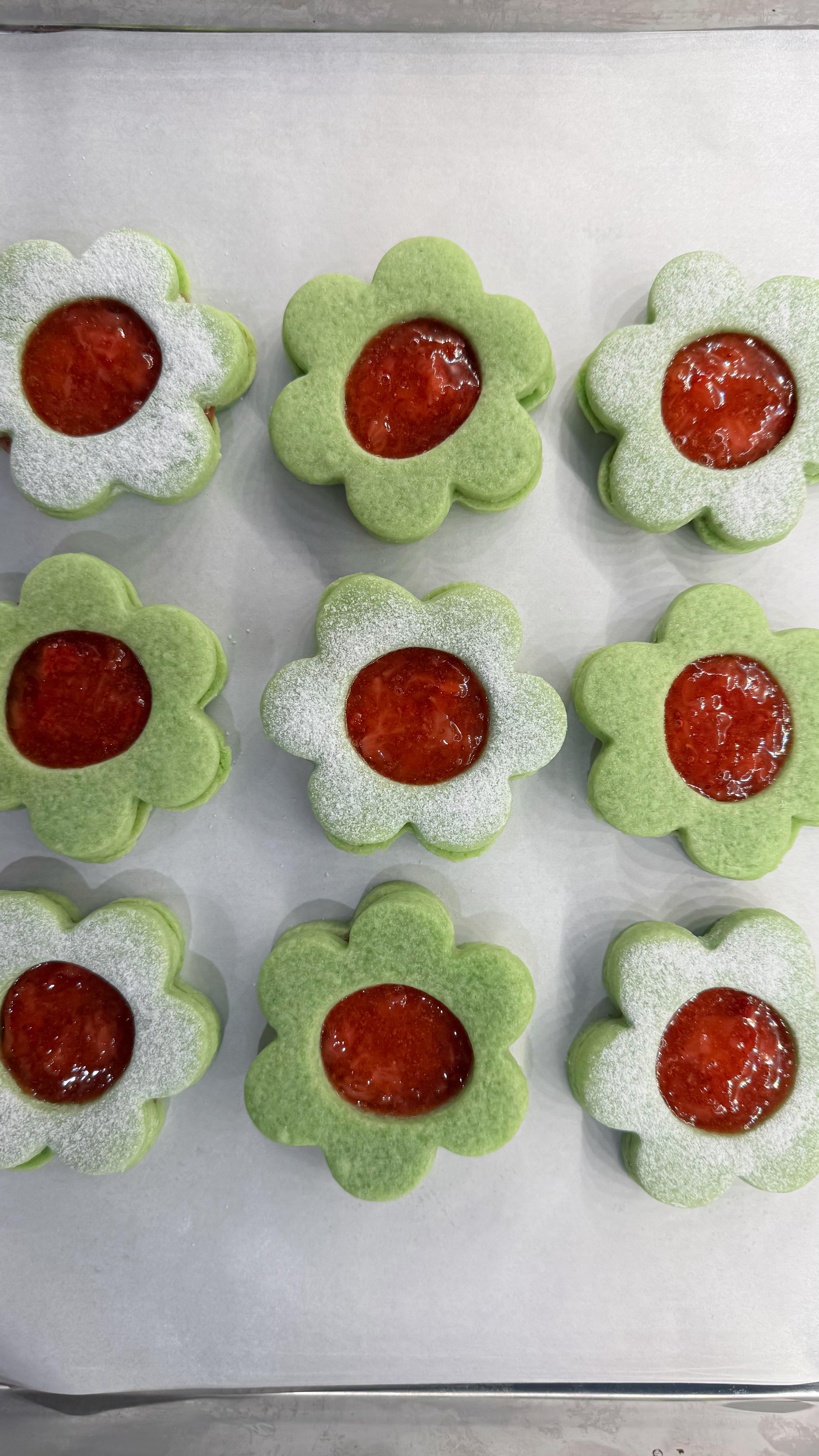 buttery pandan cookies + fresh strawberry jam = actual soulmate energy 🍓💚 one of my best-sellers at @banhboxbakery pop-up, if you didn’t make it, don’t worry…I got you. 🍪

Full recipe: jenhdao.com/pandan-linzer-cookies

Ingredients
For the Pandan Linzer Cookies: 2 cups (250g) all-purpose flour ½ cup (100g) granulated sugar ¾ cup (170g) unsalted butter, softened 1 egg yolk 2 tbsp pandan juice  ½ tsp pandan extract 1 tsp vanilla extract ¼ tsp salt powdered sugar   For the Strawberry Jam Filling: 1 lb (450g) fresh strawberries ¾ cup (150g) granulated sugar  1 tbsp lemon juice 1 tsp cornstarch +1 tsp water 

#pandan #pandancookie #cookies #strawberryjam #strawberry #vietflavors #smallbatchbakes #banhbox #homebaking #linzercookies