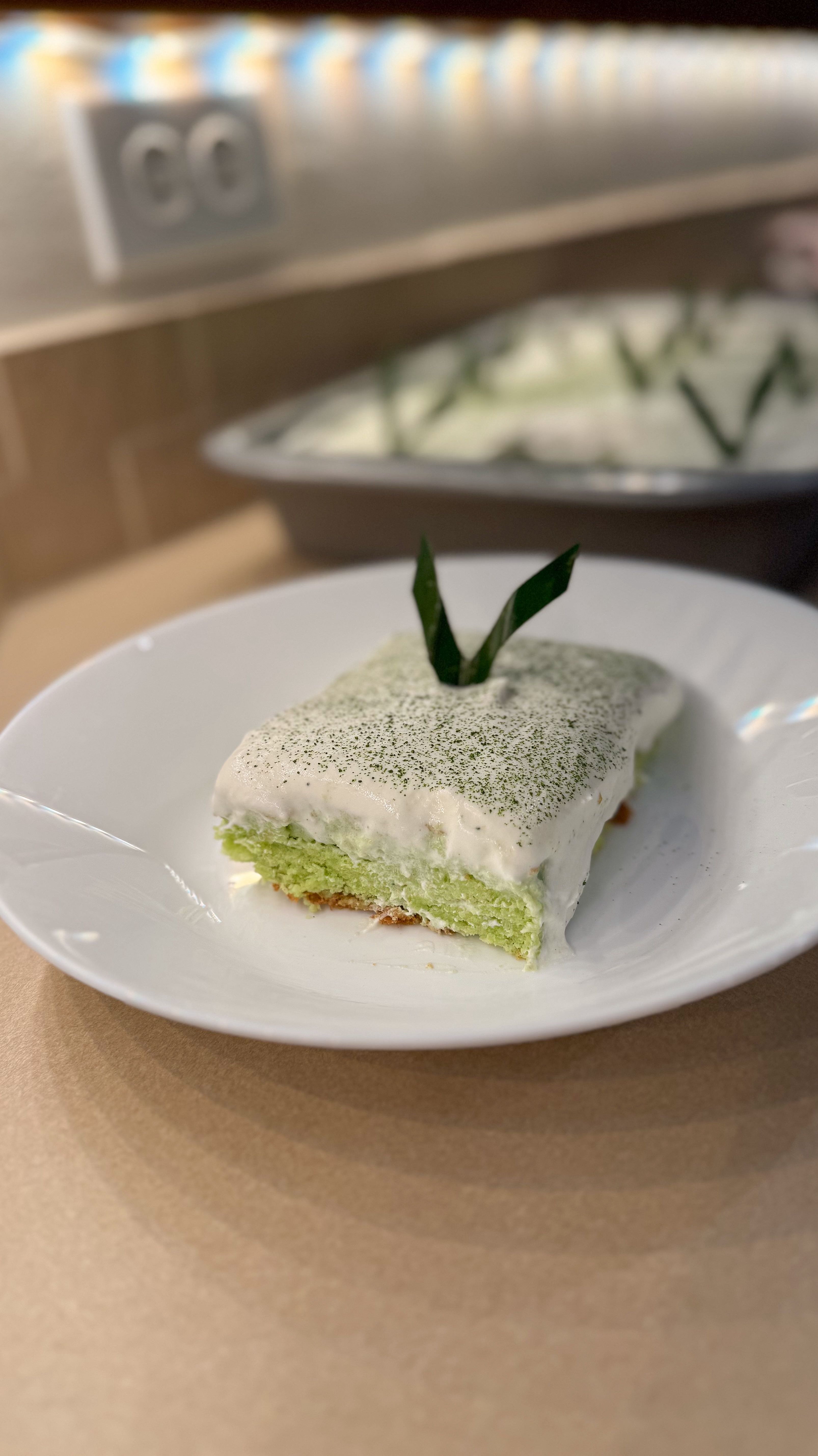 my Spanish? questionable. my pandan tres leches? certified. 😂🌿🍰

🌟 full recipe tutorial: jenhdao.com/pandan-tres-leches-cake

Ingredients

For the Cake:
    •    1 cup (125g) all-purpose flour
    •    1½ tsp baking powder
    •    ¼ tsp salt
    •    5 large eggs, separated
    •    ¾ cup (150g) granulated sugar
    •    ¼ cup (60ml) fresh pandan juice 
    •    2 tbsp whole milk
    •    1 tsp pandan extract
    •    1 tsp vanilla extract
    •    1 tsp lemon juice

For the Pandan Tres Leches Soak:
    •    1 (14oz) can sweetened condensed milk
    •    1 (12oz) can evaporated milk
    •    ¾ cup (180ml) whole milk or coconut milk
    •    2 tbsp fresh pandan juice
    •    1 tsp pandan extract

For the Whipped Topping:
    •    2 cups (480ml) heavy whipping cream
    •    2–4 tbsp powdered sugar 
    •    1 tsp vanilla extract

#pandan #tresleches #tresleche #milkcake #asianbakes #asianinspired #coconut #milk #condensedmilk