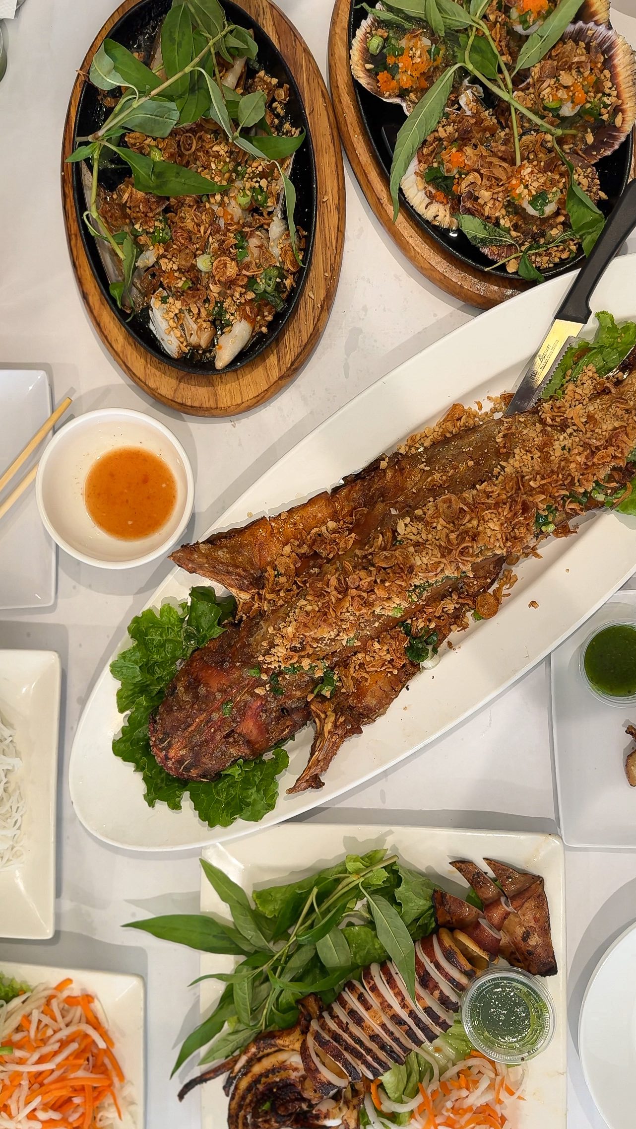 One of the things I missed most after moving? Vietnamese nhậu — aka drinking food. 🤤🍻 s/o to @lovetram for putting me on to @bien_hen_restaurant, it did not disappoint! 

We got: 
🐚 scallops + razor clams in mỡ hành 
🦑 grilled whole squid 
🐟 cá nướng spring rolls 

📍114092 Magnolia St, Westminster, CA 92683

#vietfoodie #vietfood #nhaufood #seafoodlover #westminster #vietnamesefood #ocfood #ocfoodie #canuong #friedcatfish #springrolls #nhau