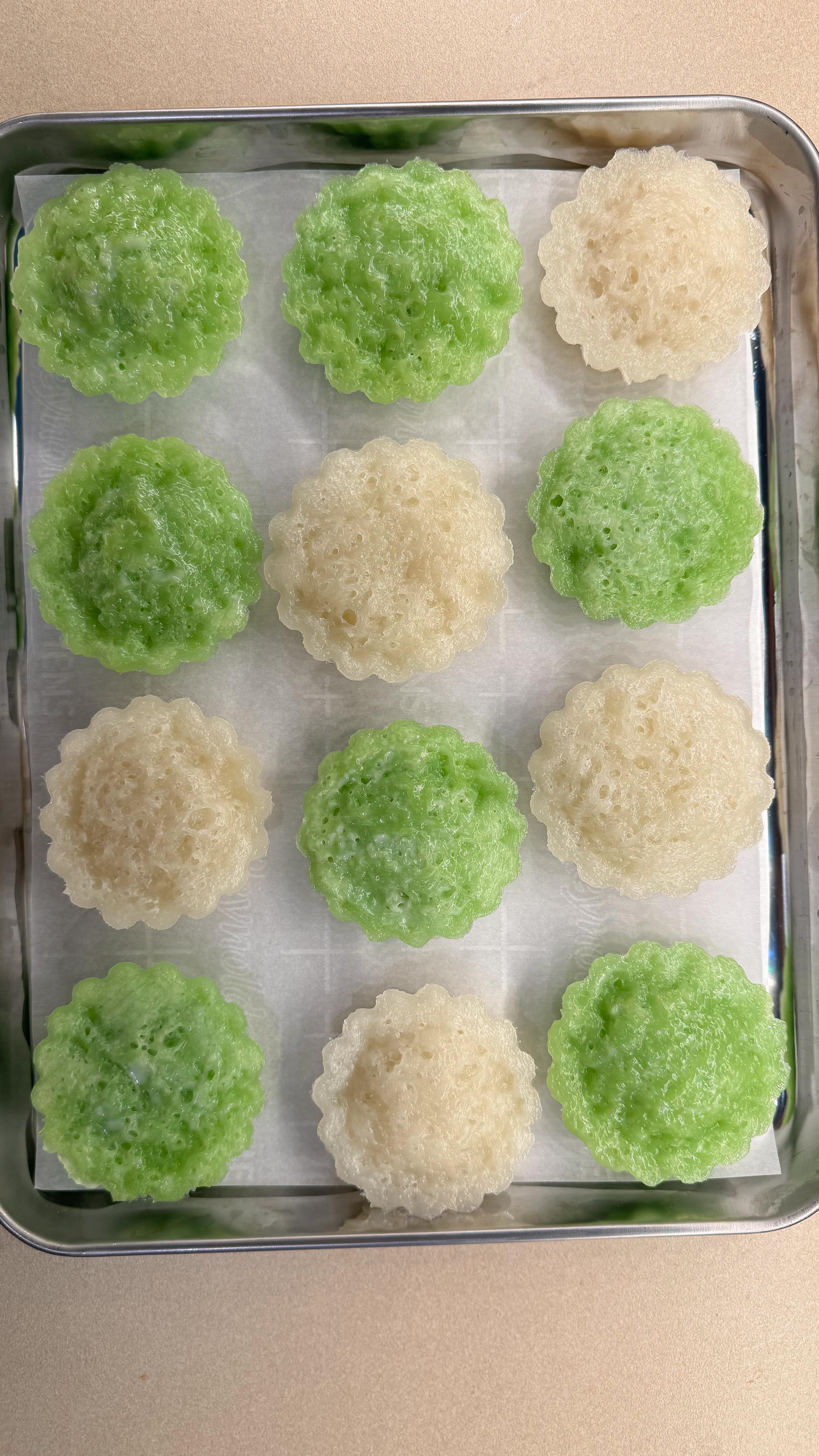 every Viet kid grew up on this. 🟢🇻🇳 bánh bò hấp is a steamed cake made with tapioca flour, coconut milk, and pandan. soft, chewy, and nostalgic. 

Full recipe: jenhdao.com/banh-bo-hap

Ingredients

For the Batter:
* 1¾ cups (220g) rice flour
* ¾ cup (90g) tapioca starch
* 1¼ cups (300ml) warm water (~100°F)
* ¾ cup (180ml) full-fat coconut milk 
* ¾ cup + 1 tbsp (160g) granulated sugar
* 2 tsp instant dry yeast
* ½ tsp double-acting baking powder
* Neutral oil, for greasing molds

For Flavor & Color:
* 2 tbsp pandan juice 
* ½ tsp pandan extract

#banhbo #banhbohap #ricecakes #steamed #vietfood #vietdessert #pandan #coconut #ricecake #spongecake