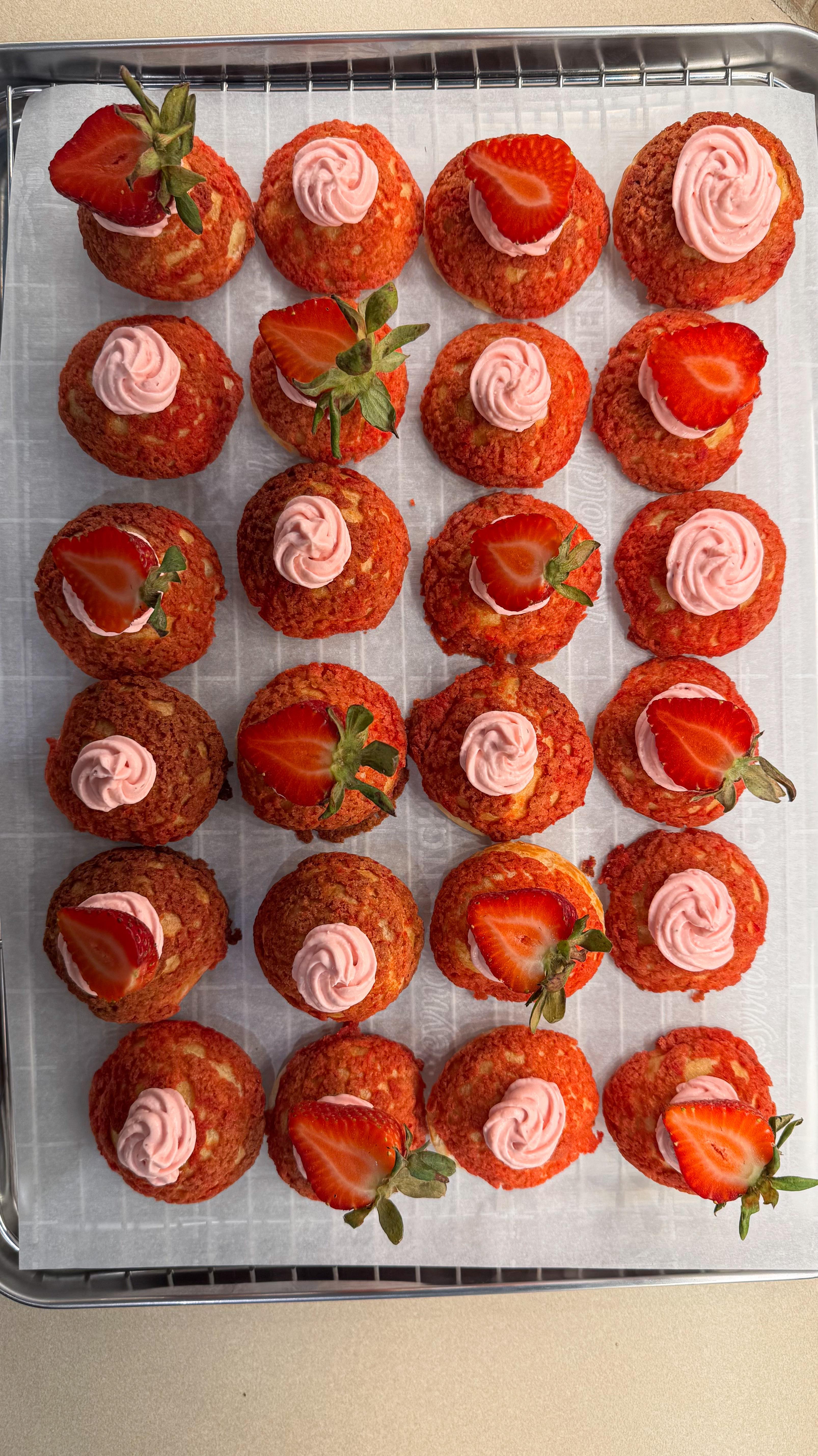 cream puffs but make the top a lil crunchy and strawberry-coded. 🍓

Full recipe: jenhdao.com/strawberry-craquelin-cream-puffs

Ingredients

Strawberry Craquelin (Cookie Top):
    •    4 tbsp unsalted butter (½ stick), softened
    •    ¼ cup packed light brown sugar
    •    ½ cup all-purpose flour
    •    ½ tsp strawberry extract

Choux Pastry:
    •    ¼ cup unsalted butter (½ stick)
    •    ½ cup water
    •    ⅛ tsp salt
    •    1 tsp sugar
    •    ½ cup all-purpose flour
    •    2 large eggs

Strawberry Cream Cheese Filling:
    •    4 oz cream cheese (½ block), softened
    •    2 tbsp powdered sugar (adjust to taste)
    •    ½ tsp strawberry extract
    •    ¼ cup cold heavy cream

#creampuff #creampuffs #strawberry #craquelin #chouxpastry #creamcheese #strawberrydessert