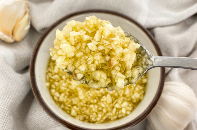 How to Make Homemade Minced Garlic in Olive Oil