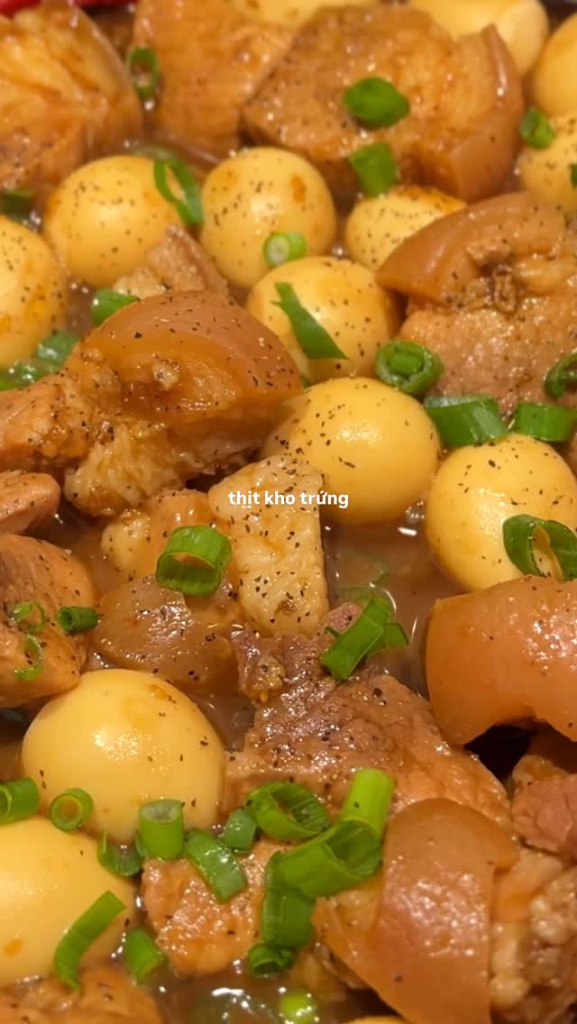 if you know this dish… you had a good childhood 🐷🥚

thịt kho trứng (caramelized pork & quail eggs)

full recipe: 🔍 google “jenhdao thit kho trung”

ingredients
pork shoulder
quail eggs
fish sauce, soy sauce, dark soy
sugar, black pepper, chicken bouillon
garlic, onion
water

how
sauté garlic + onion
brown pork
add seasonings + water
simmer 40–50 min
add quail eggs, simmer 10–15 min

serve with rice 😮‍💨

#thitkhotrung #vietnamesefood #vietfood #asianfood  #comfortfood