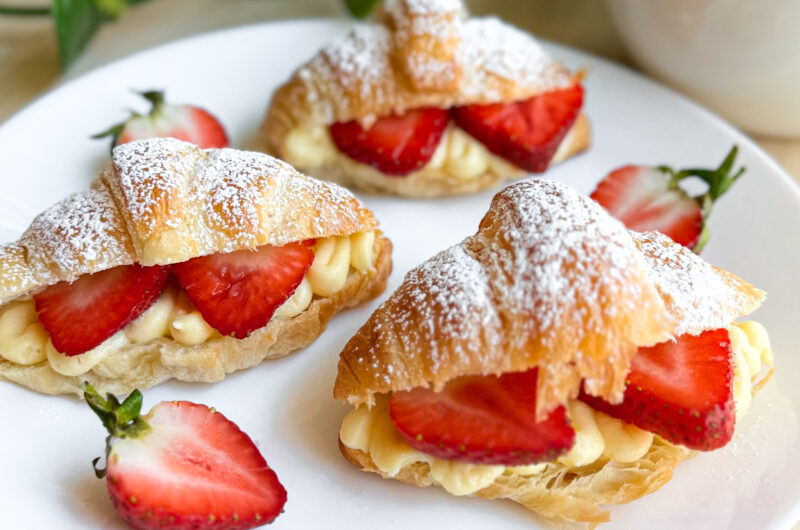 How to Make the EASIEST Strawberry Croissants