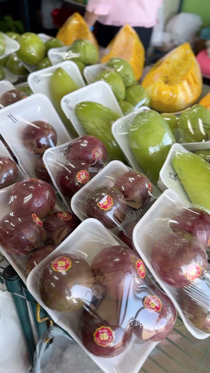 me seeing pandan at the Viet market: say less. 🌿🛒