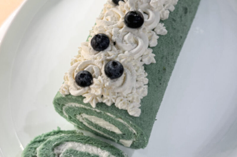 How to make Blueberry Roll Cake (AKA Swiss Roll)