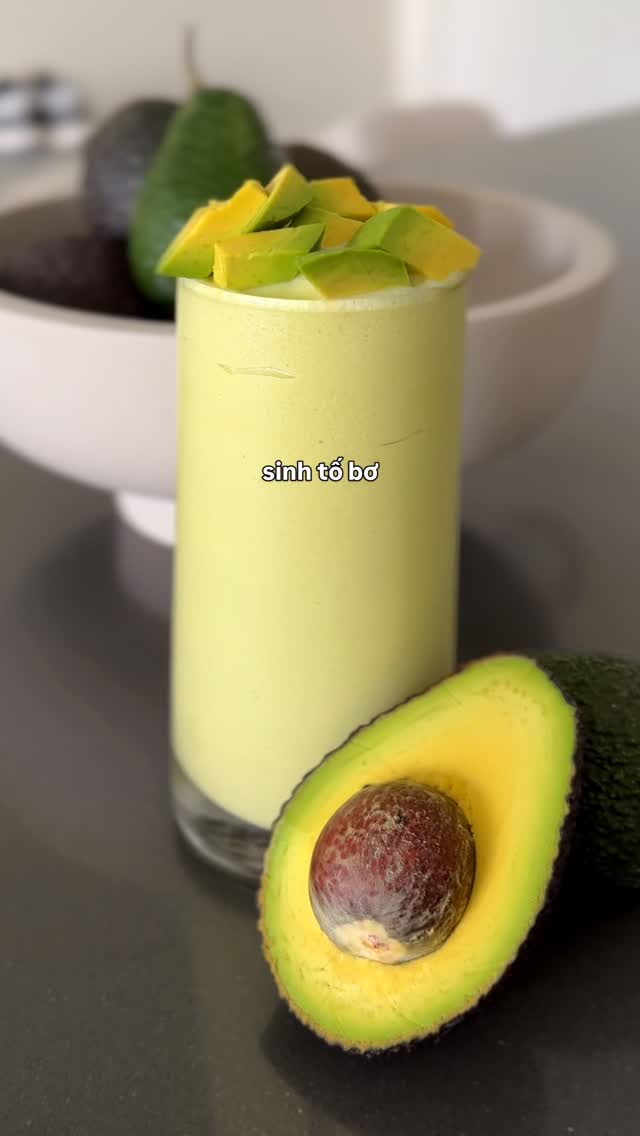 viet people been drinking avocado like this. 🥑

recipe 🔎 google “jenhdao SINH TỐ BƠ”

🧾 SINH TỐ BƠ (avocado smoothie)
Ingredients
	•	1 ripe avocado
	•	½ cup condensed milk
	•	½ cup milk of choice
	•	1–1½ cups ice
	•	pinch of salt 

Directions�blend everything until smooth + creamy�adjust milk/ice for thickness

#sinhtobo #vietnamesefood #avocadosmoothie #asiandesserts #avocado